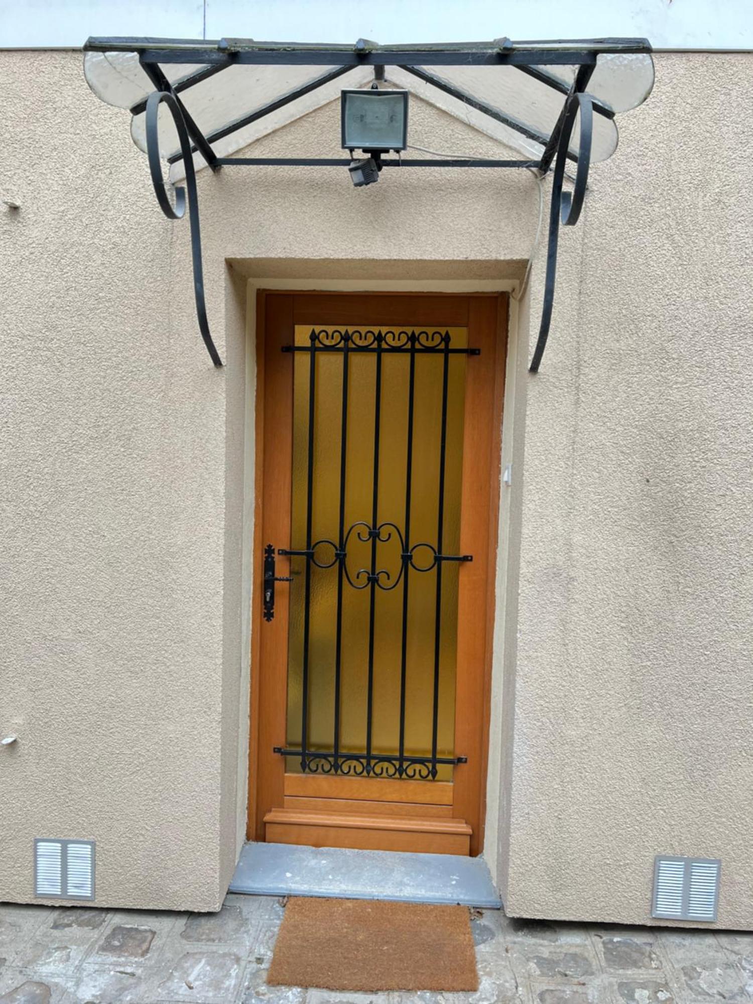 Charming House 2Br, 100M To Rer B Laplace Station آركُوييْ المظهر الخارجي الصورة