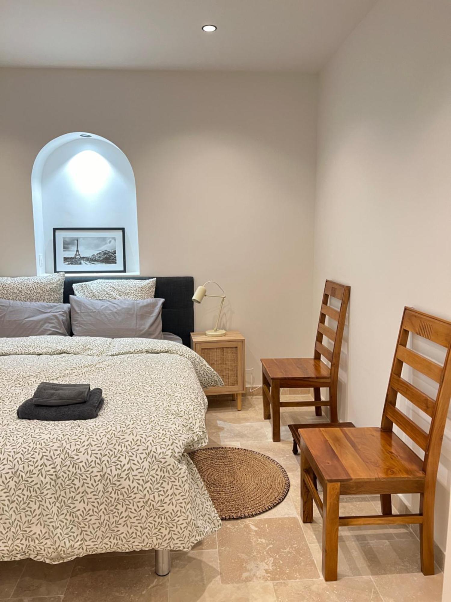 Charming House 2Br, 100M To Rer B Laplace Station آركُوييْ المظهر الخارجي الصورة